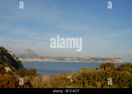 Morgengrauen-Blick vom Cap Prim, Cabo San Martin, Javea, Montgó Mtn & Cabo De La Nao, Comunidad Valenciana, Provinz Alicante, Spanien Stockfoto