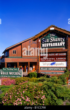 Tofino, BC, Vancouver Island, British Columbia, Kanada - Native Art Gallery und Restaurant, Whale Watching Touren Station Stockfoto