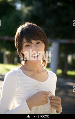 Porträt der jungen Frau lächelnd Stockfoto