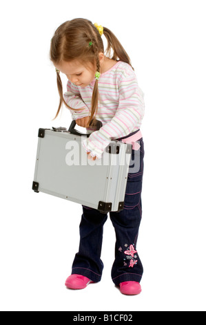 Kleines Mädchen mit einer kleinen Reisetasche in der hand Stockfoto