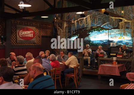 USA Louisiana LA Cajun Country Lafayette Prejeans Restaurant mit live Cajun Zydeco-Musik und Cajun Küche Stockfoto