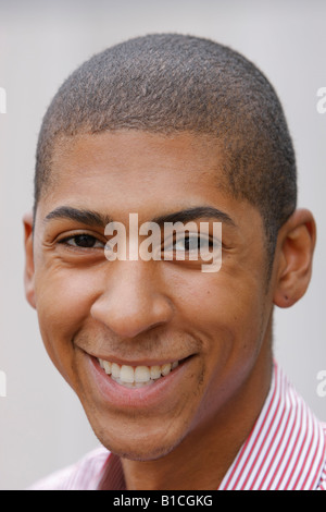 Im Nahen und Mittleren Osten junge Mann Portrait 20 - 25 Jahre alt HERR -06-07-08 Stockfoto