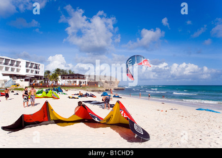 Kite-Surfer am Strand von Barbados Karibik Stockfoto