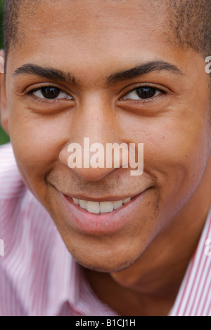 Im Nahen und Mittleren Osten junge Mann Portrait 20 - 25 Jahre alt HERR -06-07-08 Stockfoto