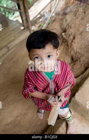 Birmanischen Flüchtlinge in Chiang Rai Thailand vier verschiedene Bergstämme sind in diesem Dorf vertreten. Stockfoto