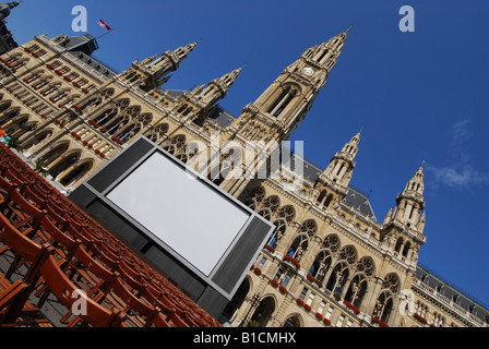 Wiener Film Festival 2007, eine Leinwand und Klappstühle in front-ot, Österreich, Wiener Rathaus Stockfoto