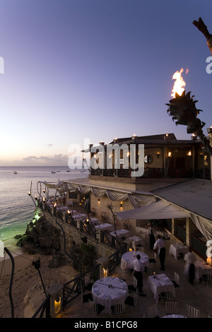 Restaurant der Klippe am Abend Bohrtürme Barbardos Karibik Stockfoto