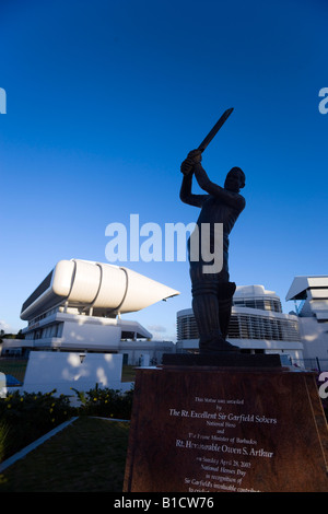 Statue von einem Cricket-Spieler in der Nähe von Kensington Oval Bridgetown Barbados Karibik Stockfoto