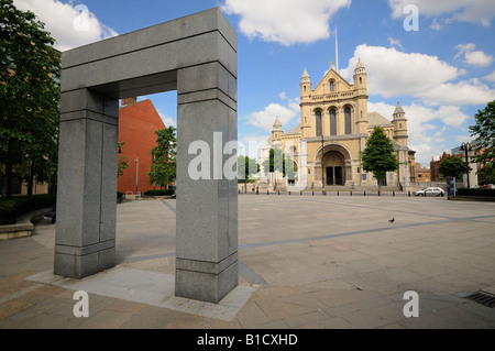 St Annes Cathedral Belfast vom Schriftsteller Platz Stockfoto