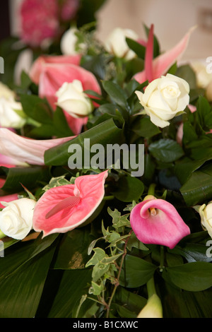 Hochzeit Blumen weißen Rosen und Lilien rosa cala Stockfoto