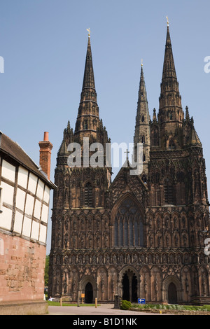 Kathedrale Kirche mit drei Türme in der Stadt von Lichfield, Staffordshire West Midlands England Großbritannien Großbritannien Stockfoto