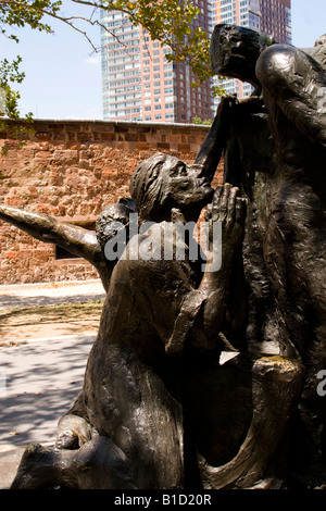 Bronze-Statue zum Gedenken an Einwanderern in die USA, im Battery Park, New York Stockfoto