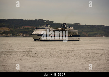 Celebrity Summit Kreuzfahrtschiff Ankunft in Lissabon in Portugal Stockfoto