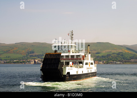 Die Fähre Loch Alainn Ankunft auf der Insel Great Cumbrae von Largs Firth of Clyde, Schottland Stockfoto