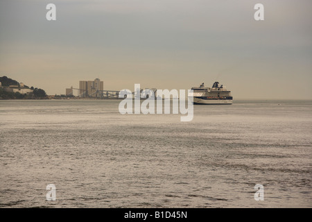 Celebrity Summit Kreuzfahrtschiff Ankunft in Lissabon in Portugal Stockfoto