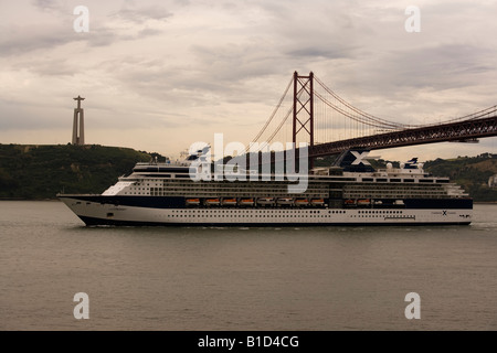 Celebrity Summit Kreuzfahrtschiff Ankunft in Lissabon in Portugal Stockfoto