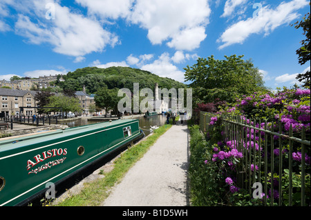 Narrowboats auf den Rochdale Kanal, Hebden Bridge, Calder-Tal, West Yorkshire, England, Vereinigtes Königreich Stockfoto