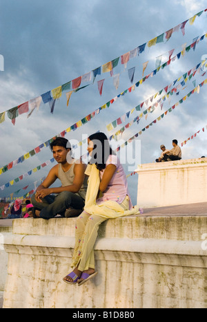 Zu zweit am Boudhanath Stupa, Kathmandu, Nepal Stockfoto