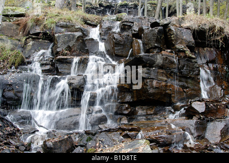 Wasserfall im Herbst Stockfoto