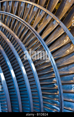 Detail der Blätter auf einer Dampfturbine Siemens Stockfoto