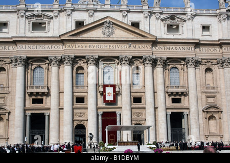 ITALIEN, ROM, VATIKAN. Spezialmasse am Jahrestag von Johannes Paul II s führt Tod 2. April 2008 durch Papst Benedikt XVI. Stockfoto