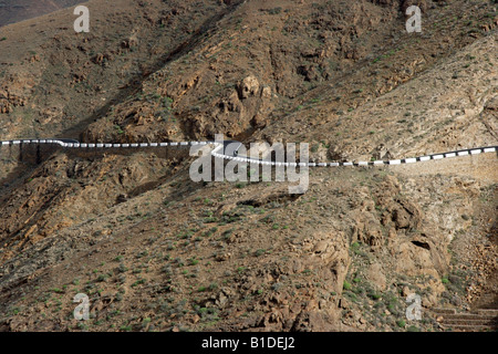 Entlang der kurvenreichen Straßen Stockfoto