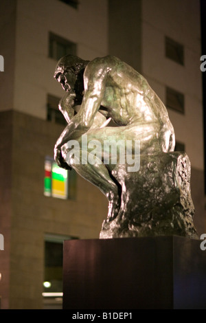 Rodins Denker, ausgestellt im Freien in Granada, Spanien Stockfoto