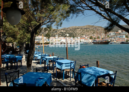 Taverne in den Hafen von Pythagorio auf der Insel Samos in Griechenland Stockfoto