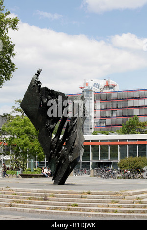 Skulptur außerhalb eines der Gebäude der technischen Universität Berlin, der technischen Universität Berlin, Charlottenburg Stockfoto