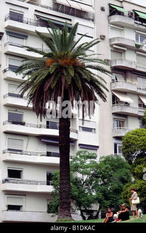 Mehrfamilienhäuser im Stadtteil Recoleta von Buenos Aires, Argentinien Stockfoto