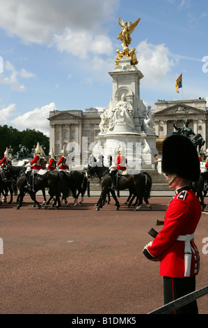 Haushalt Kalvarienberg, Rettungsschwimmer an Trooping die Farbe Zeremonie und Buckingham Palace London 14. Juni 2008 Coldstream Guard Stockfoto