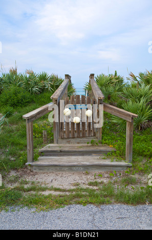 Zugang zum privaten Strand am Atlantik in New Smyrna Beach, Florida Stockfoto