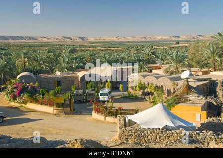 Einen malerischen Blick auf die Bahariya Oase in der Wüste aus dem Dorf Bawiti-Ägypten Stockfoto