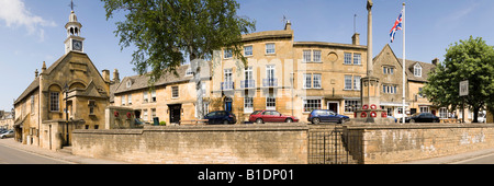 Ein Blick auf die High Street im Cotswold Stadt Chipping Campden, Gloucestershire, Großbritannien Stockfoto