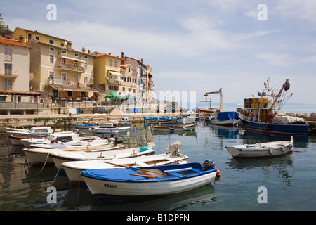 Moscenicka Draga Istrien Kroatien. Festgemachten Boote im Hafen im Ferienort auf der Halbinsel Istrien Kvarner Küste angeln Stockfoto