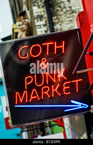 Neon Sign-Advsertising alternative Markt in London Camden Stockfoto