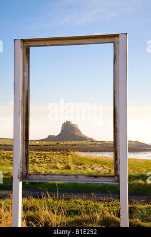 Das strategische Wahrzeichen der Lindisfarne Castle. Holy Island, Berwick-upon-Tweed, Northumberland, UK  englische Sehenswürdigkeiten Stockfoto