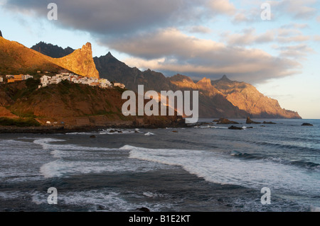 Almáciga Dorf in der Bergregion von Anaga im Norden von Teneriffa auf den Kanarischen Inseln. Stockfoto