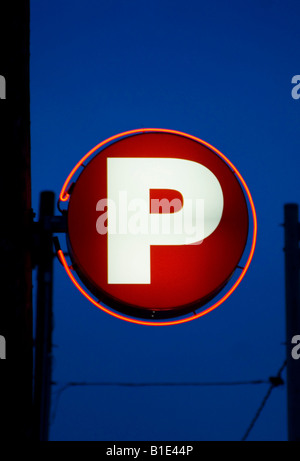 Neon-Schild Parken Stockfoto