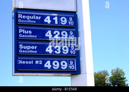 Preise top $4 pro Gallone für Benzin und $5 für Diesel in den USA Stockfoto