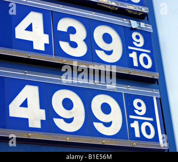 Preise top $4 pro Gallone für Benzin und $5 für Diesel in den USA Stockfoto