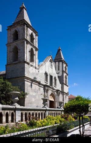 Kirche am Hauptplatz in Pujilí Dorf in der Provinz Cotopaxi in Ecuador Stockfoto