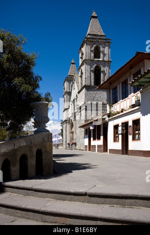 Kirche am Hauptplatz in Pujilí Dorf in der Provinz Cotopaxi in Ecuador Stockfoto