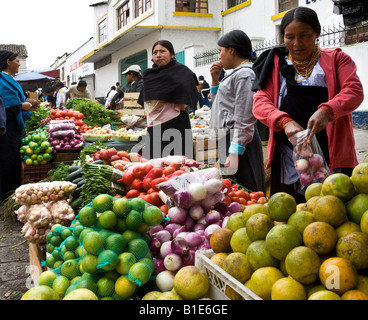 Lebensmittel-Markt in Otavalo im Norden Ecuadors in Südamerika Stockfoto