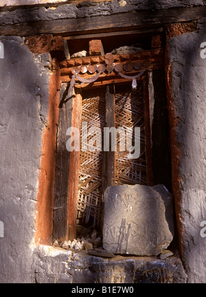 Bhutan Trongsa Dzong Fenster Chorten im Innenhof Stockfoto