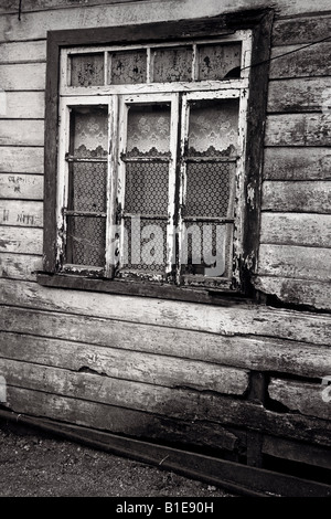 Schwarz / weiß-Still-Leben der alten Fenster und Gebäude Stockfoto