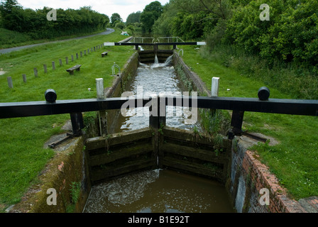 Wenig Bedwyn Sperre auf dem Kennet & Avon Canal Stockfoto