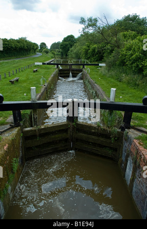 Wenig Bedwyn Sperre auf dem Kennet & Avon Canal Stockfoto