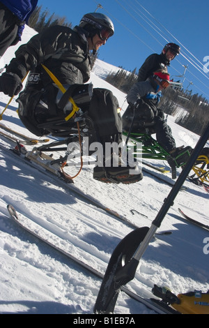 Behinderte Skifahrer beim Anhören von Unterricht in Telluride, Colorado ski wird vorbereitet Stockfoto