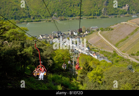 Blick vom Sessellift auf Assmannshausen und am Rhein, Deutschland. Stockfoto